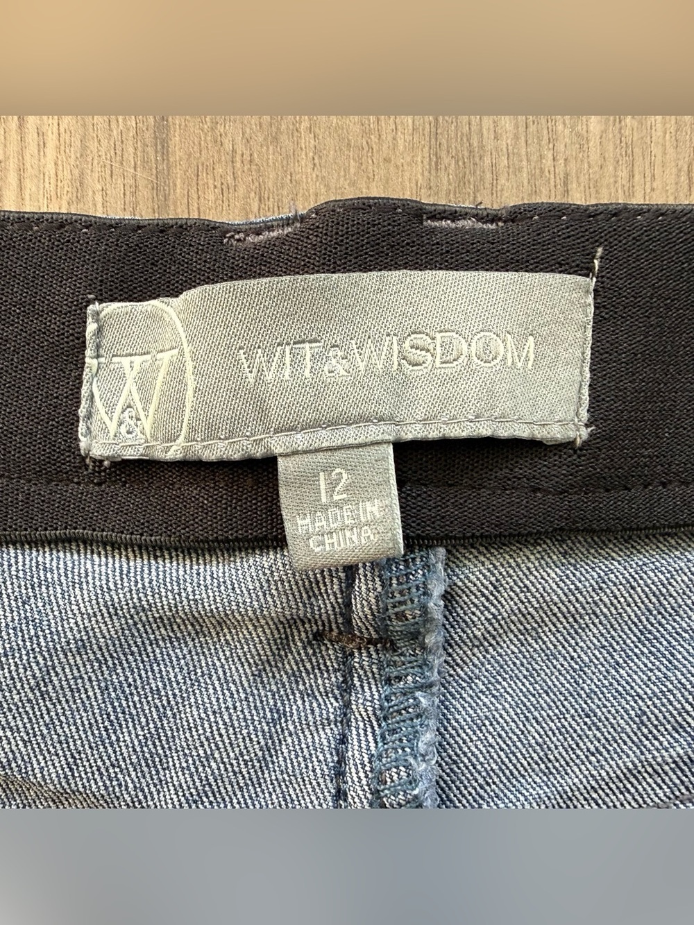Wit & Wisdom Frayed Hem Jeans Size 12 - Picture 8 of 8